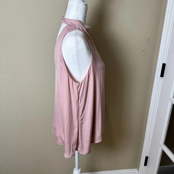 ASTR THE LABEL Blush V Neck Silky Blouse Tank Top - Size Large - Picture 6 of 8